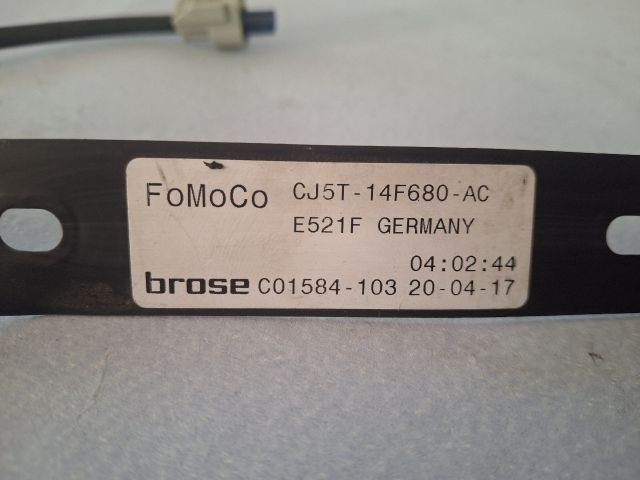 bontott FORD KUGA Csomagtérajtó Nyitás Érzékelő