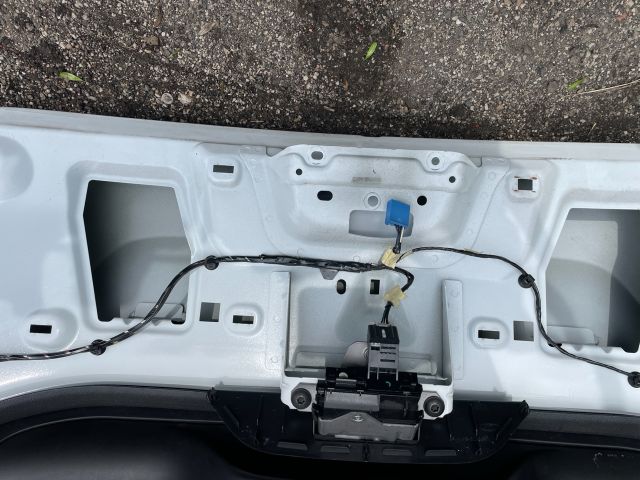 bontott FORD KUGA Csomagtérajtó (Részeivel)