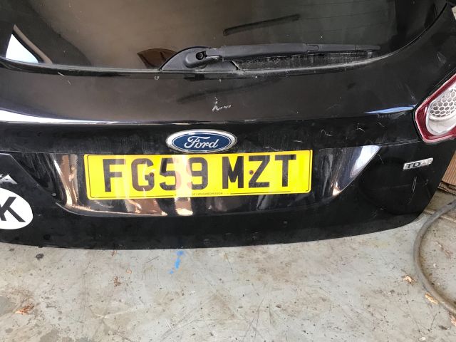 bontott FORD KUGA Csomagtérajtó (Részeivel)