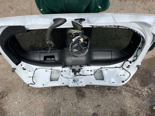 bontott FORD KUGA Csomagtérajtó (Részeivel)