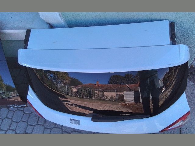 bontott FORD KUGA Csomagtérajtó (Részeivel)