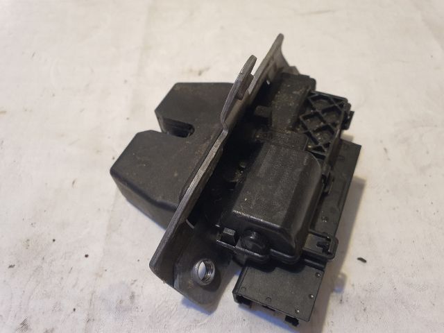 bontott FORD KUGA Csomagtérajtó Zárszerkezet