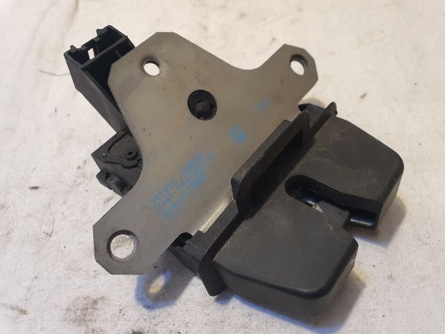 bontott FORD KUGA Csomagtérajtó Zárszerkezet