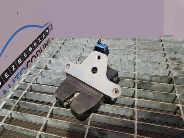 bontott FORD KUGA Csomagtérajtó Zárszerkezet