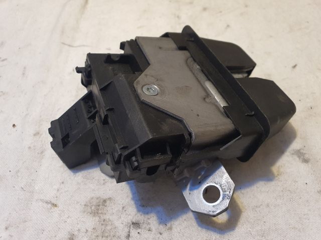 bontott FORD KUGA Csomagtérajtó Zárszerkezet