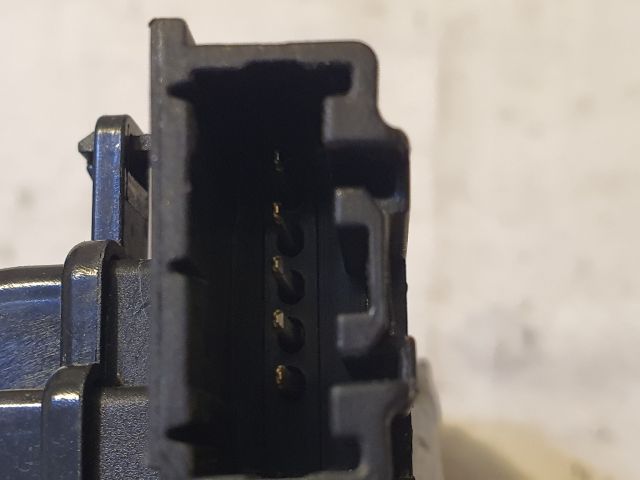 bontott FORD KUGA Csomagtérajtó Zárszerkezet