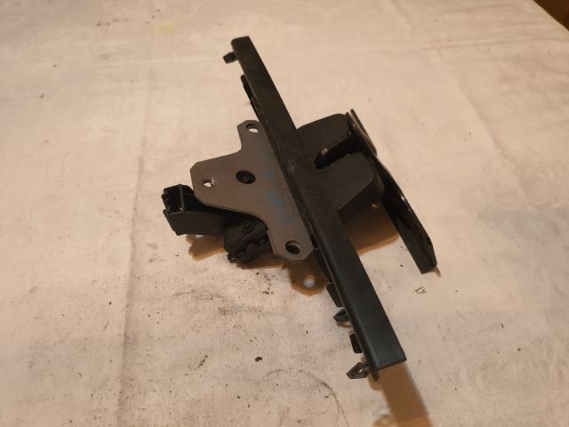 bontott FORD KUGA Csomagtérajtó Zárszerkezet