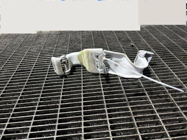 bontott FORD KUGA Csomagtérajtó Zsanér