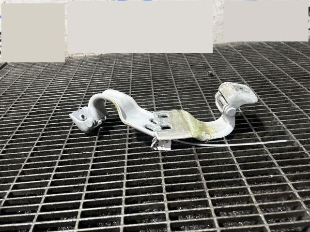 bontott FORD KUGA Csomagtérajtó Zsanér