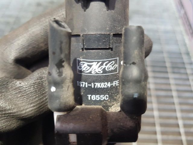 bontott FORD KUGA Első Ablakmosó Szivattyú