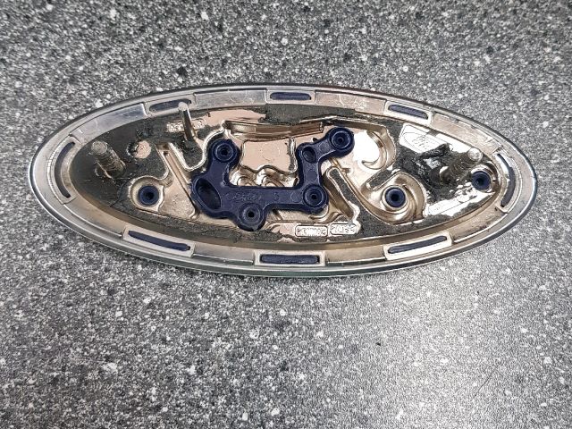 bontott FORD KUGA Első Embléma