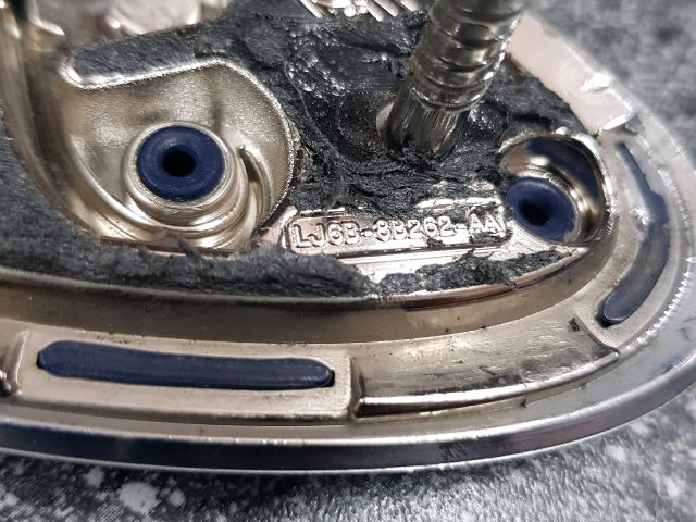 bontott FORD KUGA Első Embléma