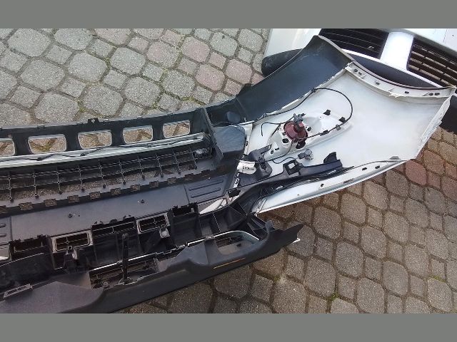 bontott FORD KUGA Első Lökhárító (Részeivel)