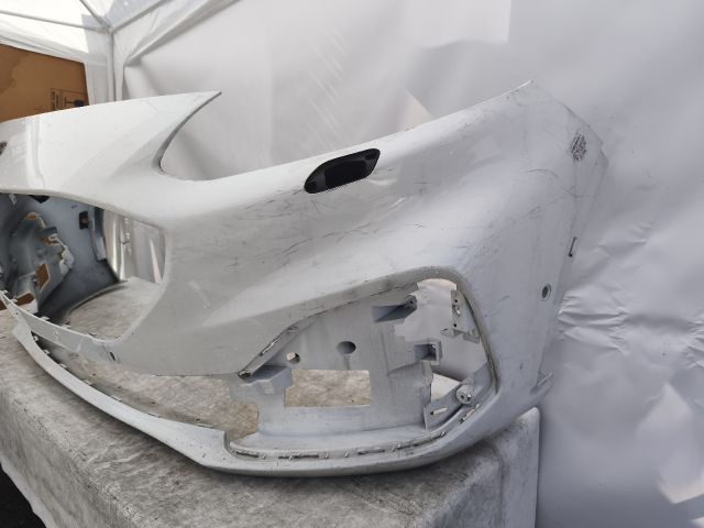 bontott FORD KUGA Első Lökhárító (Részeivel)