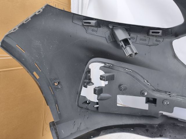 bontott FORD KUGA Első Lökhárító (Részeivel)