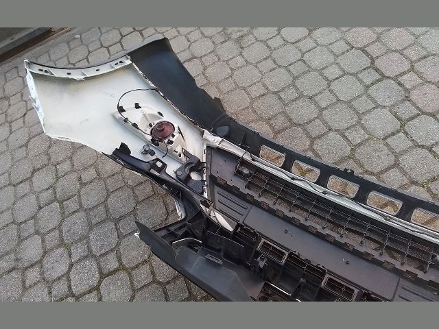 bontott FORD KUGA Első Lökhárító (Részeivel)