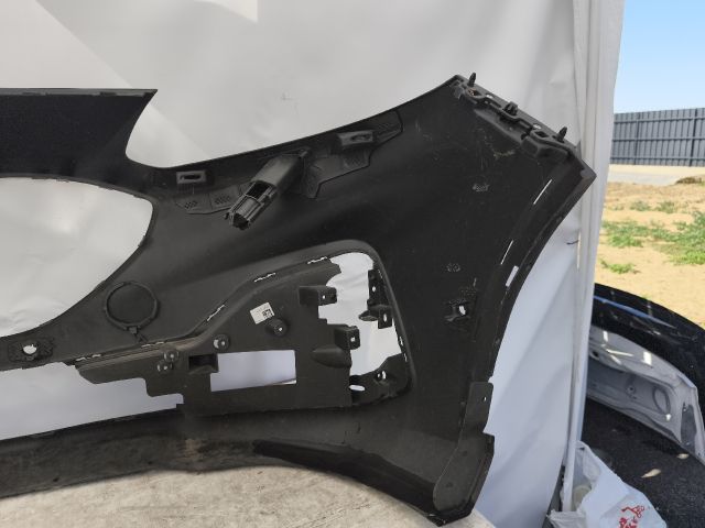 bontott FORD KUGA Első Lökhárító (Részeivel)