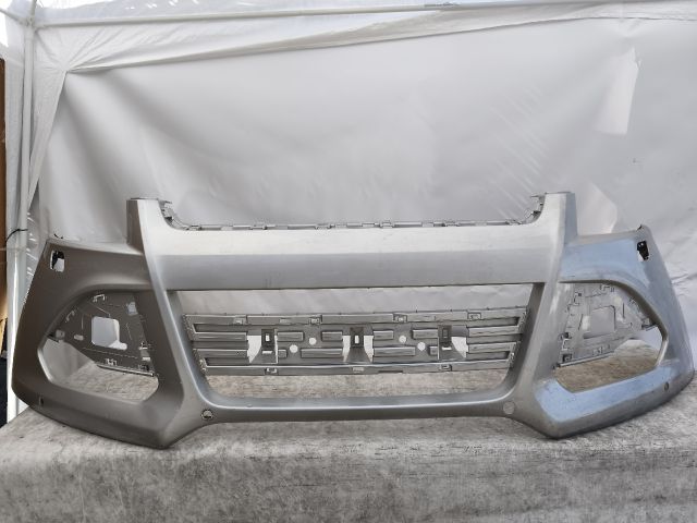 bontott FORD KUGA Első Lökhárító (Részeivel)