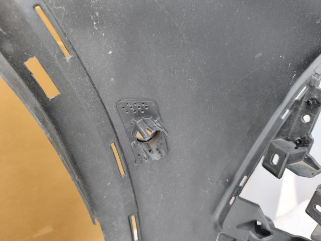 bontott FORD KUGA Első Lökhárító (Részeivel)