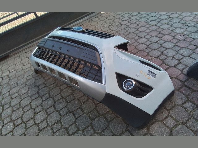 bontott FORD KUGA Első Lökhárító (Részeivel)