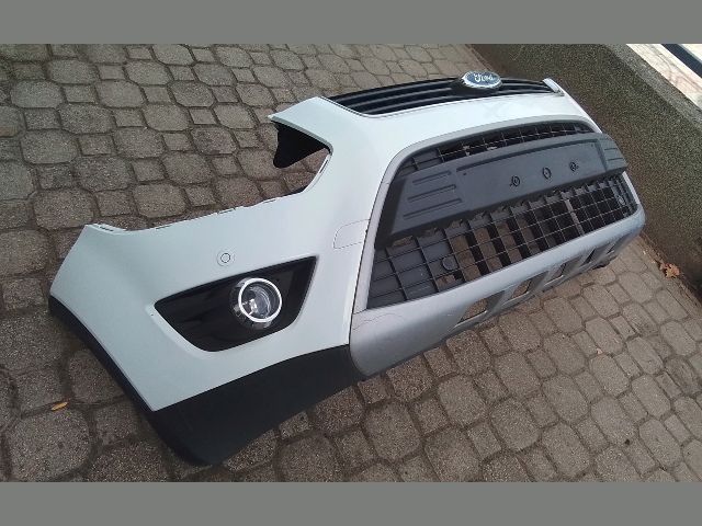 bontott FORD KUGA Első Lökhárító (Részeivel)