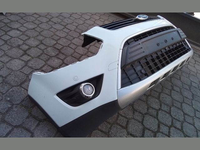 bontott FORD KUGA Első Lökhárító (Részeivel)