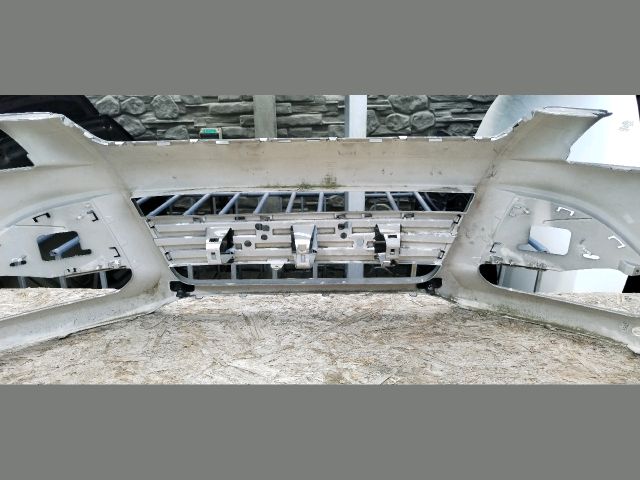 bontott FORD KUGA Első Lökhárító (Üresen)