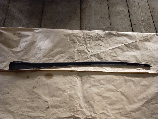 bontott FORD KUGA Első Szélvédő Jobb Díszléc