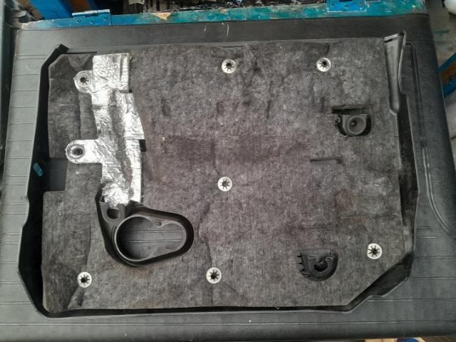 bontott FORD KUGA Felső Hűtőburkolat