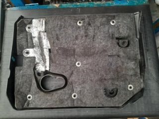 bontott FORD KUGA Felső Hűtőburkolat