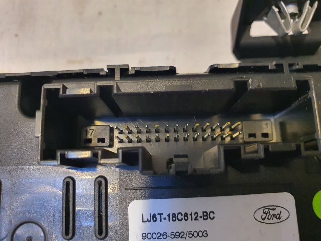 bontott FORD KUGA Fűtéskapcsoló (digit klímás)