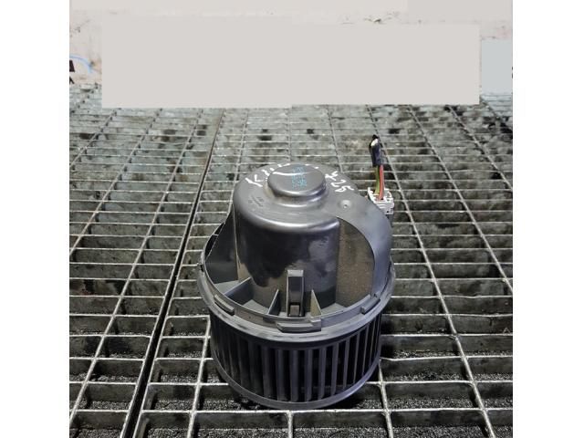 bontott FORD KUGA Fűtőmotor (Klímás)