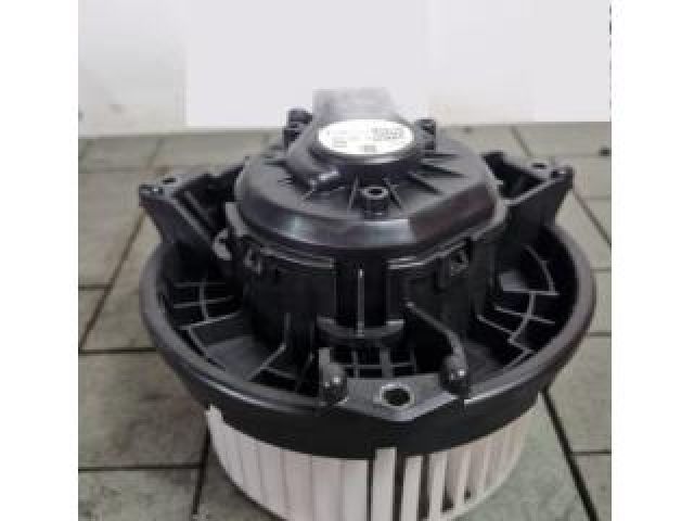 bontott FORD KUGA Fűtőmotor (Klímás)