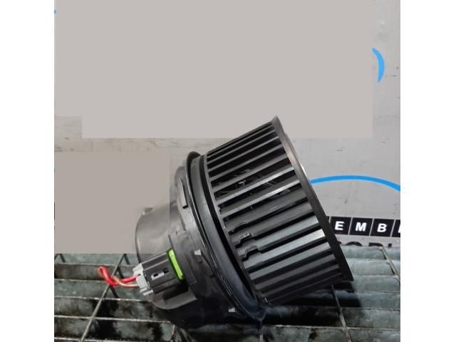 bontott FORD KUGA Fűtőmotor (Klímás)