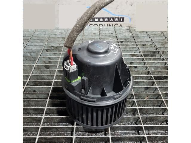 bontott FORD KUGA Fűtőmotor (Klímás)