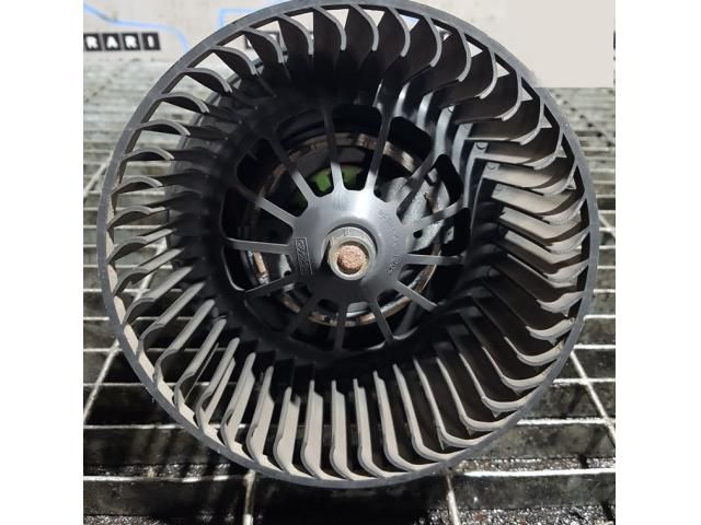 bontott FORD KUGA Fűtőmotor (Klímás)