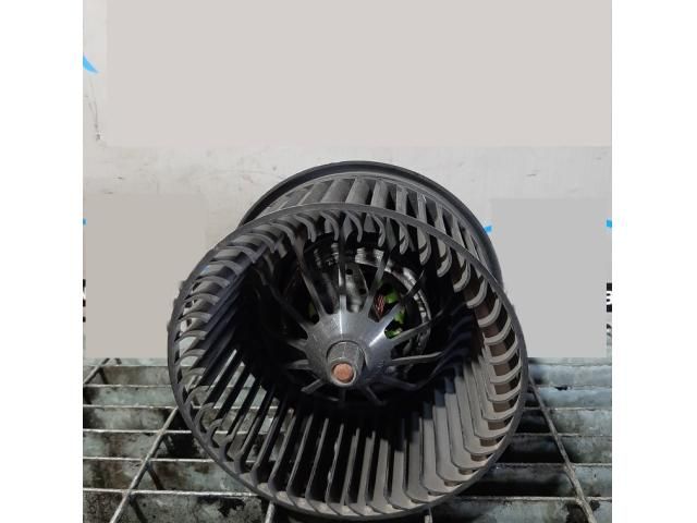 bontott FORD KUGA Fűtőmotor (Klímás)