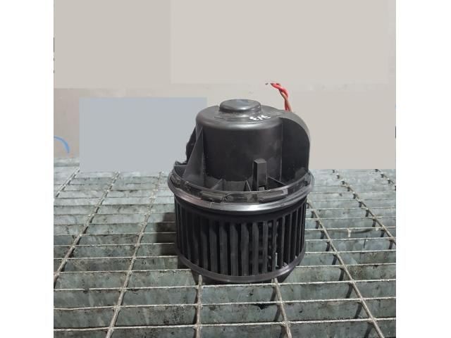 bontott FORD KUGA Fűtőmotor (Klímás)