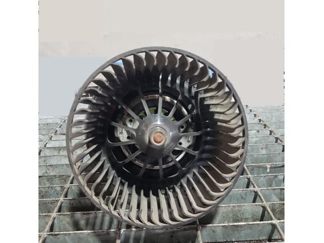 bontott FORD KUGA Fűtőmotor (Klímás)