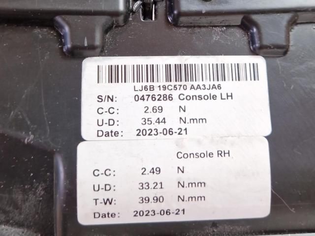 bontott FORD KUGA Hátsó középső Szellőző