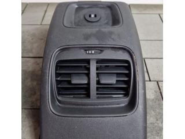 bontott FORD KUGA Hátsó középső Szellőző