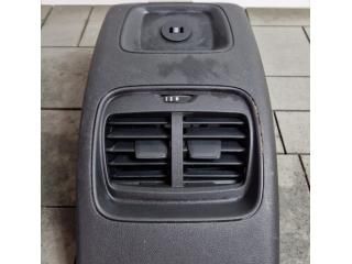 bontott FORD KUGA Hátsó középső Szellőző