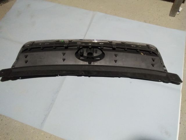 bontott FORD KUGA Hűtőrács