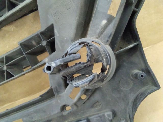 bontott FORD KUGA Hűtőrács