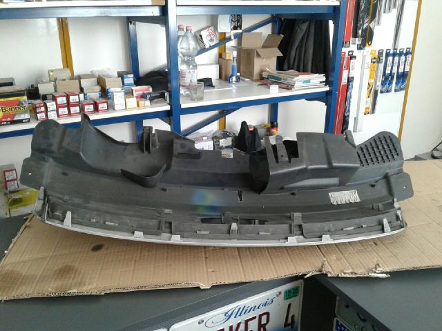 bontott FORD KUGA Hűtőrács