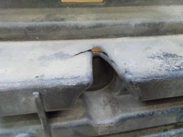 bontott FORD KUGA Hűtőrács