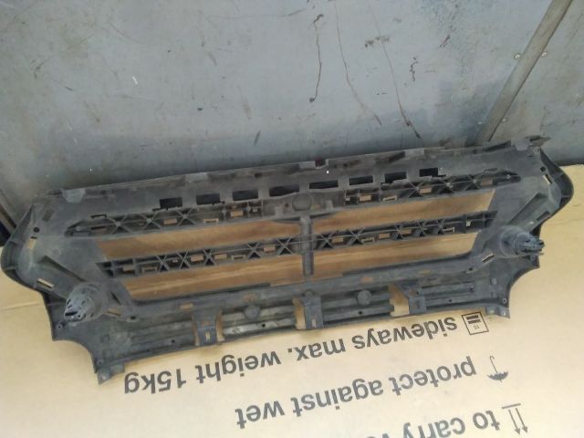 bontott FORD KUGA Hűtőrács