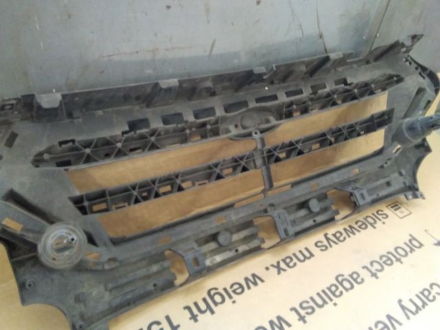 bontott FORD KUGA Hűtőrács