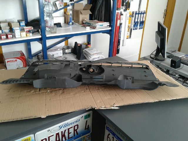 bontott FORD KUGA Hűtőrács