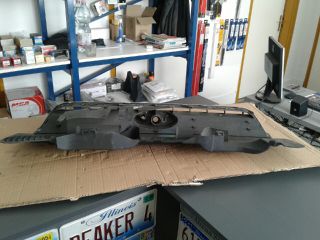 bontott FORD KUGA Hűtőrács